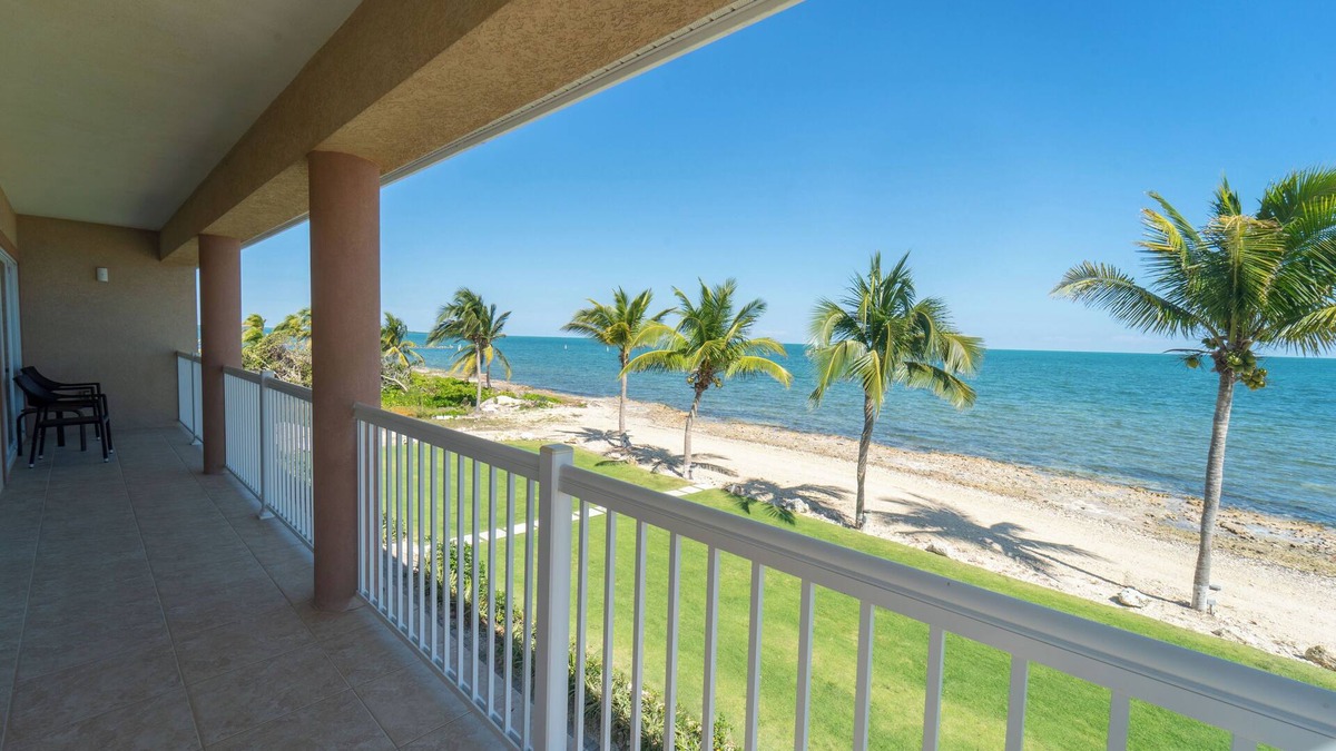 Crystal Harbour Apartment | Enjoy Stunning Views! Full Kitchen, Outdoor Pool, Pet-friendly!