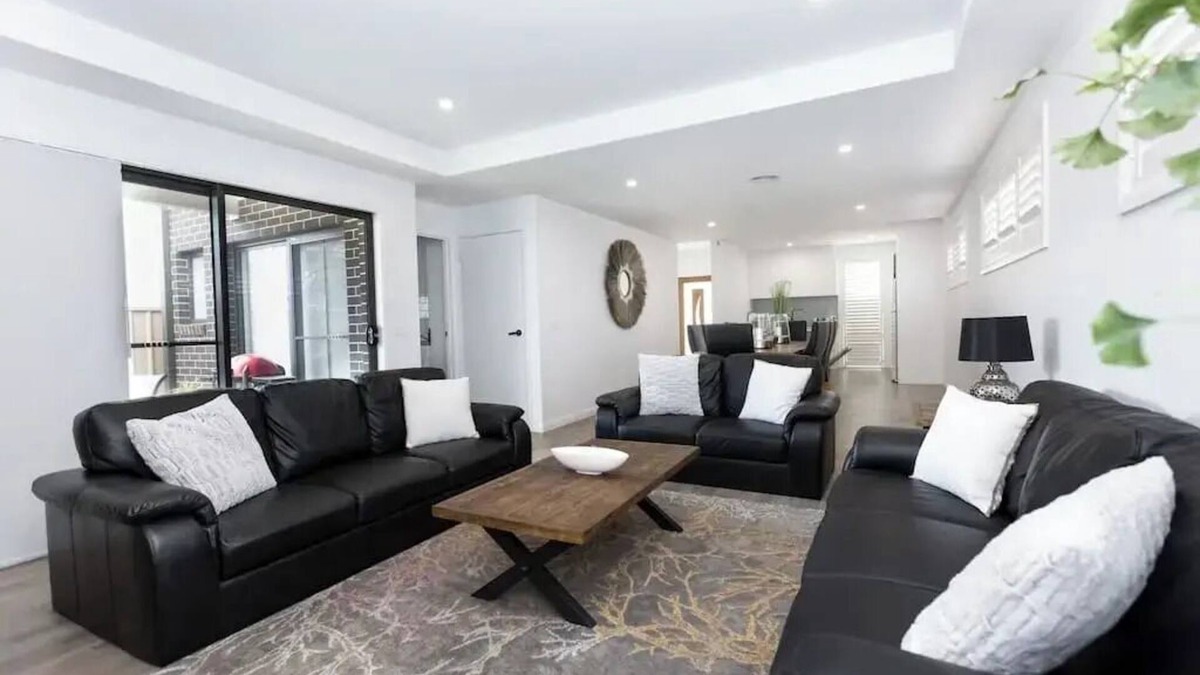 Wagga Wagga Apartment | Enjoy stylish city living in this brand new 4 bedroom townhouse in Wagga CBD.