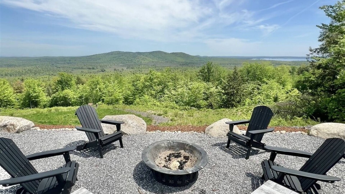 Sebago House | Enjoy sunrise views over Sebago Lake