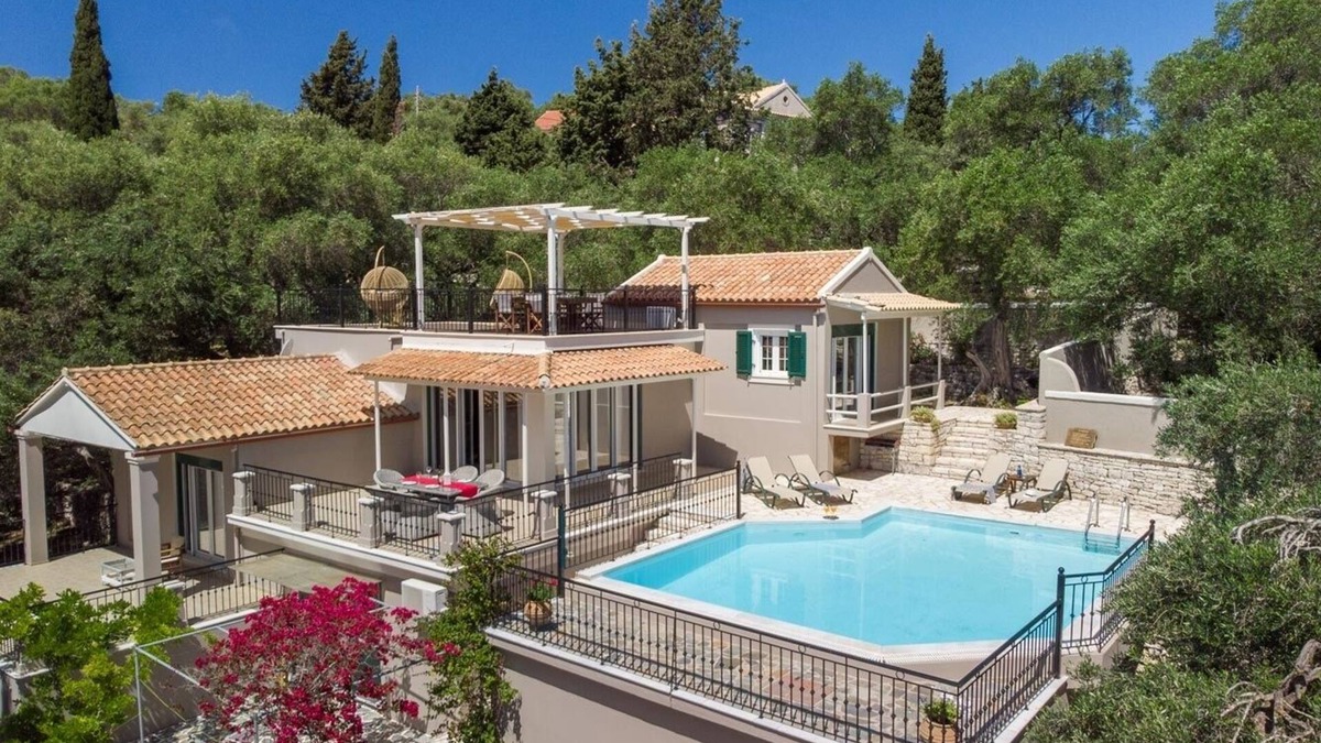 Koutsi Villa | Enjoy sunsets in an unobstructed scenery