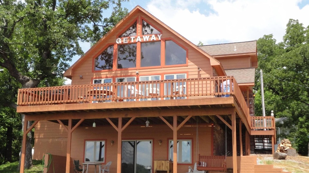 Shell Knob House | Enjoy Table Rock Lake staying at this Beautiful 5 Bedroom Home! Great location!