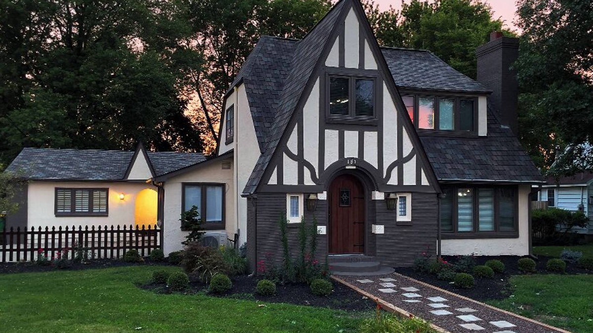Westfield House | Enjoy the ambiance of Poplar Cottage at Grand Park!