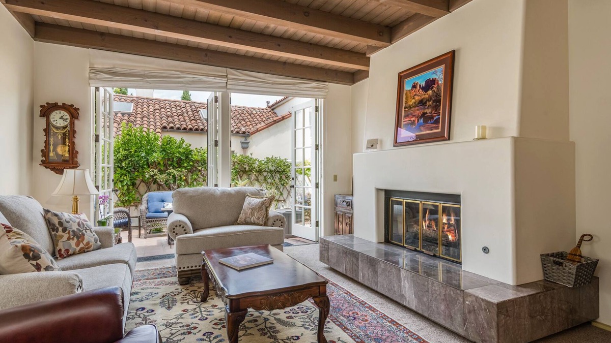 Laguna Condo | Enjoy the Beauty of Downtown Santa Barbara Walk Everywhere!