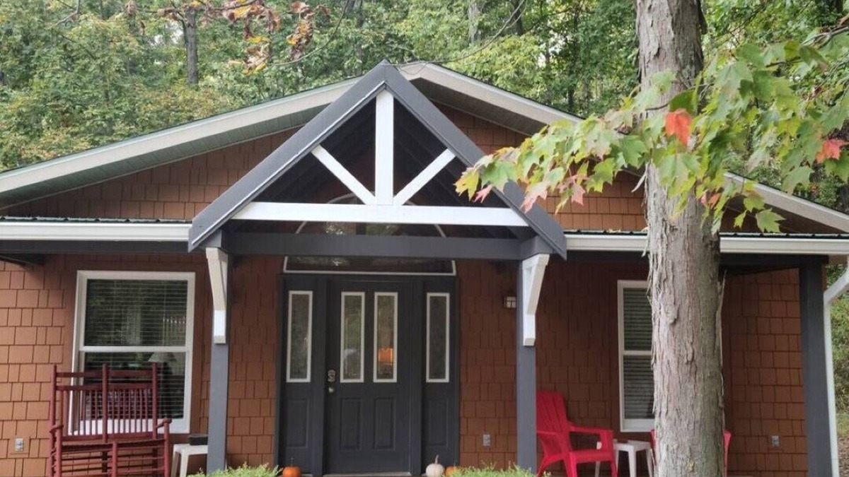 Helmsburg House | Enjoy the Bird Nest in Beautiful Nashville, Brown County, Indiana.