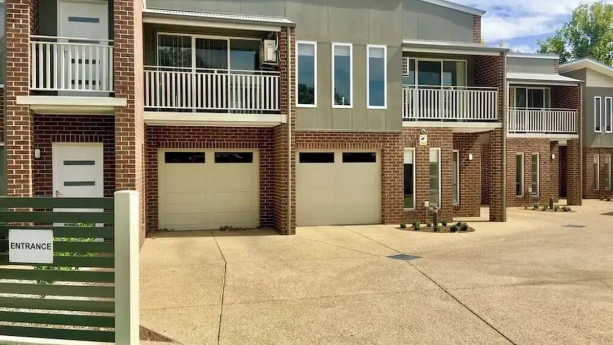 Wagga Wagga Apartment | Enjoy the CBD in this NEW 2 bedroom townhouse located in a small complex!