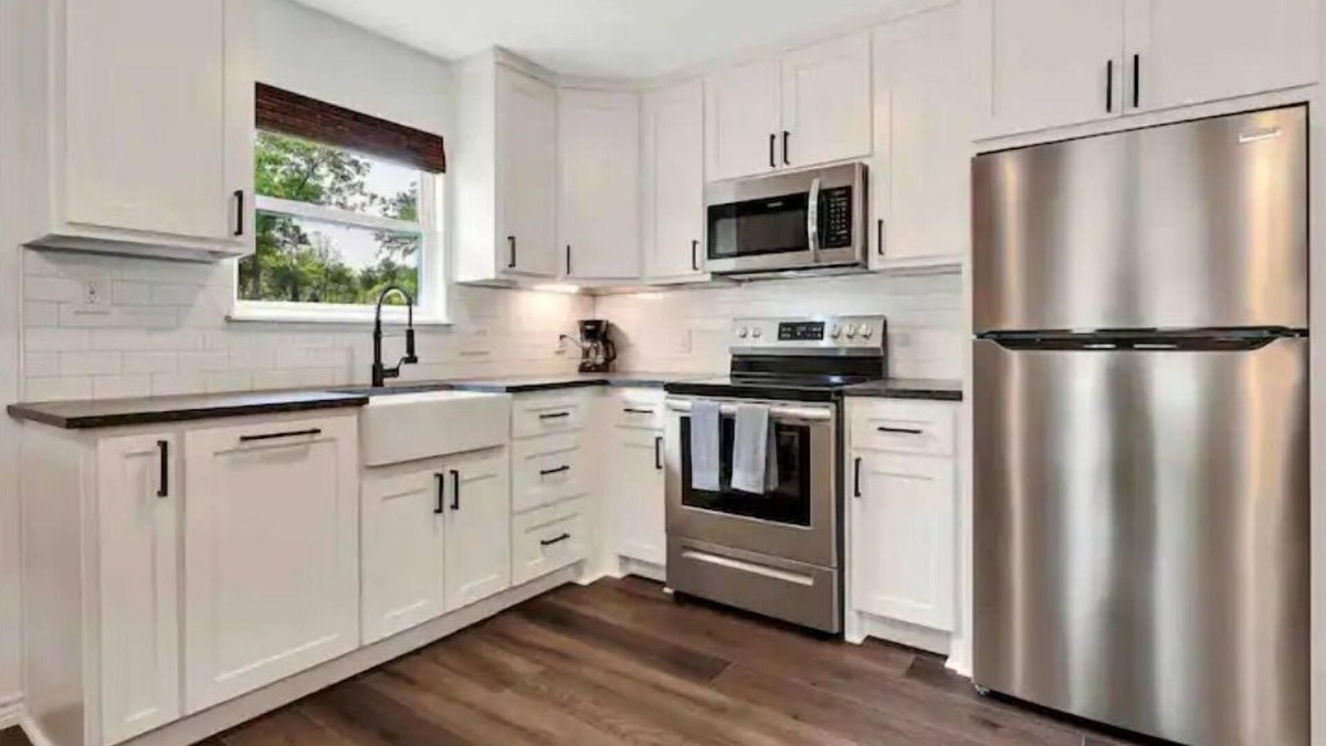 Moody Apartment | Enjoy the country views Unit B