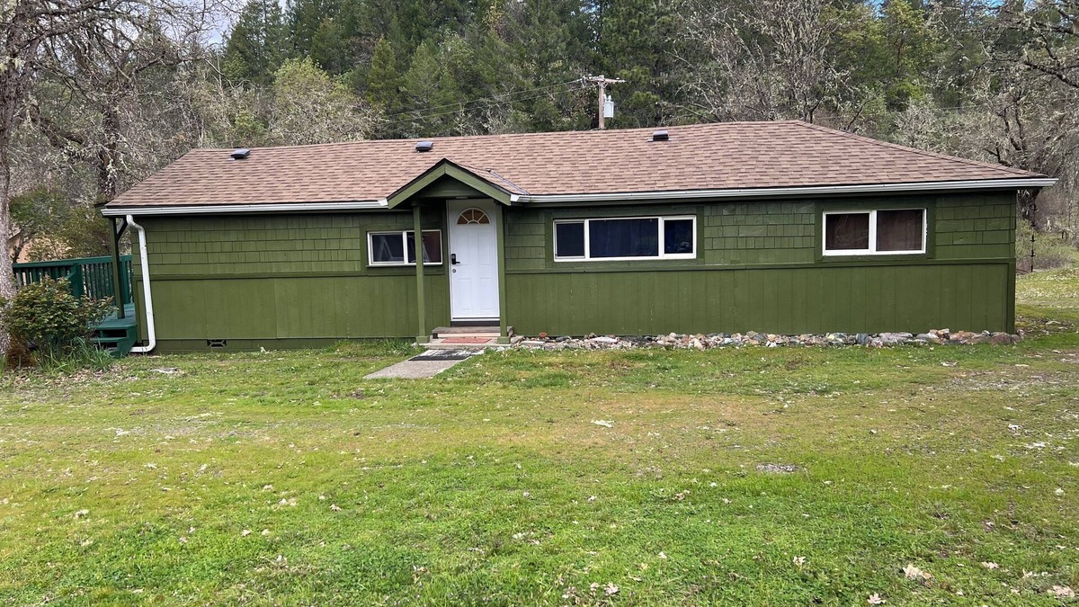 Josephine County House | Enjoy the Hobbit House! nCharming 2-bedroom 1-bathroom house in Kerby, Oregon