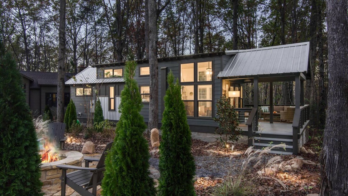 Tracy City House | Enjoy the lake & mountain retreat at The Water & Woods Tiny Home