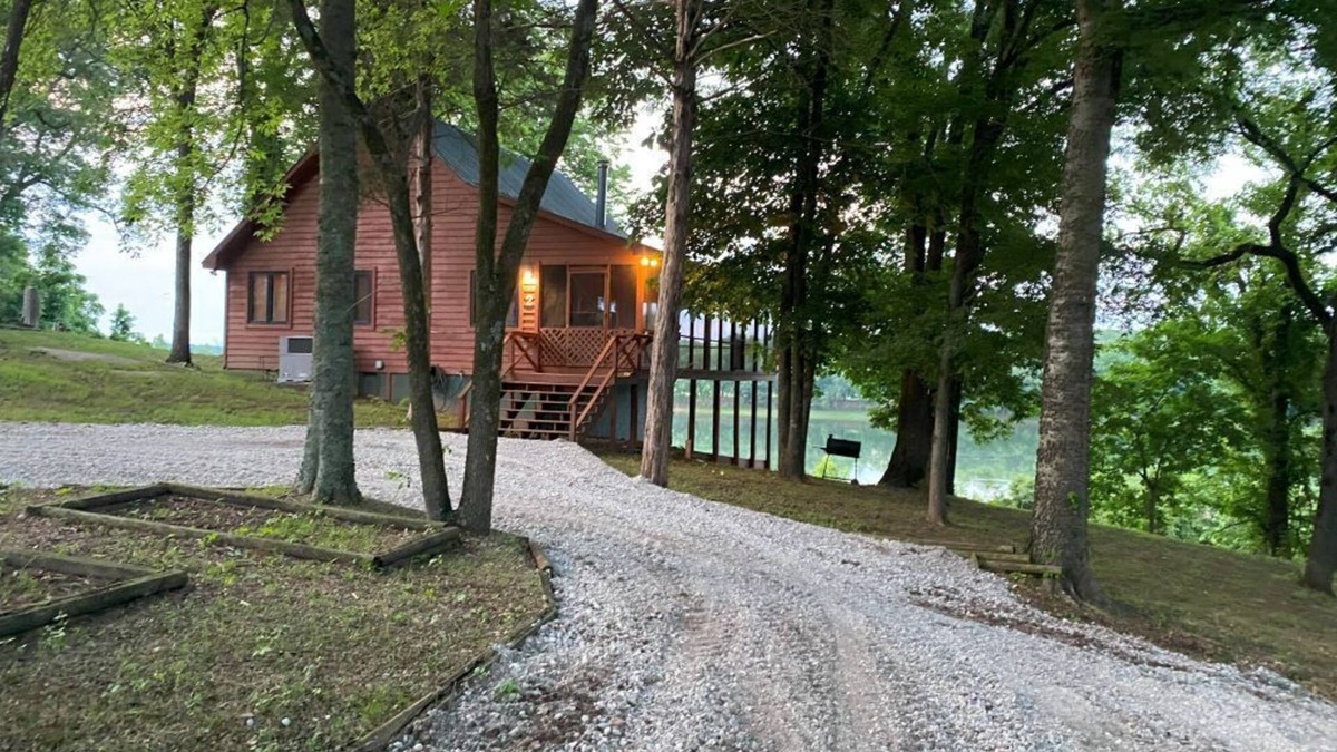 Pleasant Grove Cabin | Enjoy the new hot tub and cozy cabin in the Ozarks