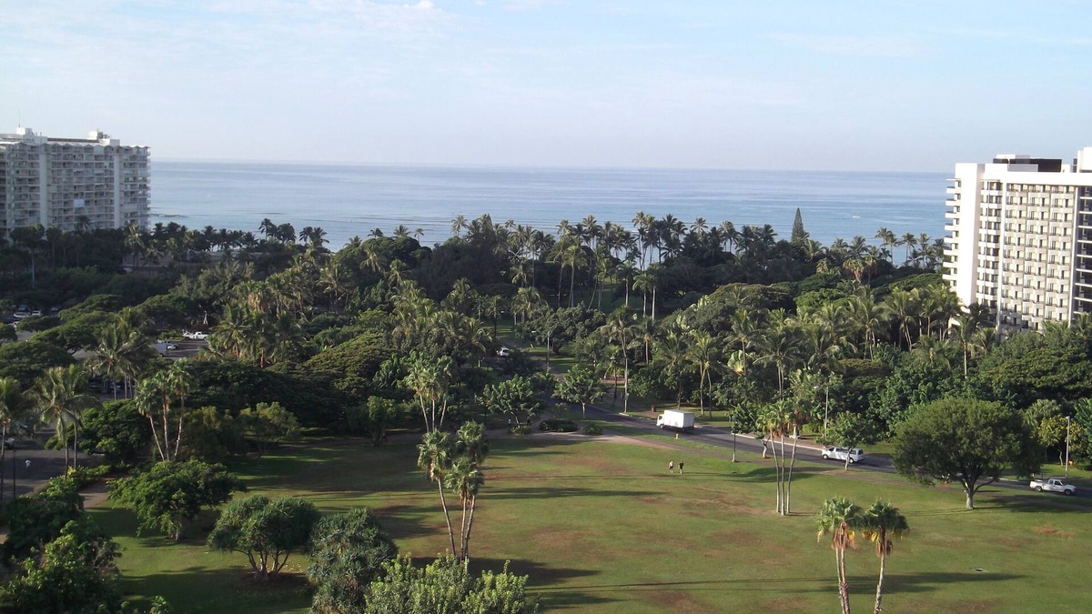 Waikiki Condo | Enjoy the Ocean View, Relaxing Beaches and Vibrant Night Life.