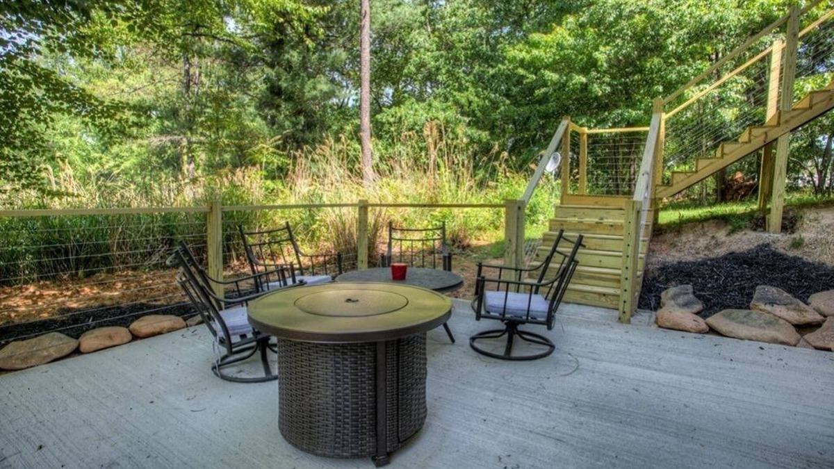 Skyland House | Enjoy the private of the area while being only 10 minutes to downtown