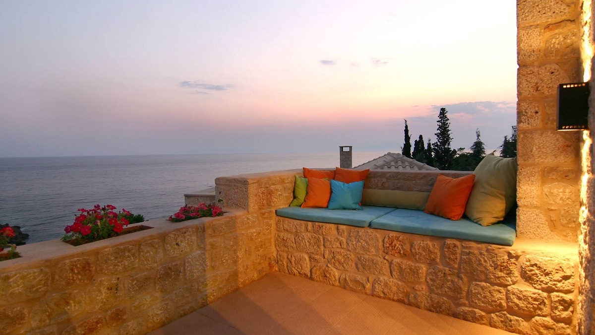 Stoupa House | Enjoy the seaside living in a centraly located, pretty sea view house