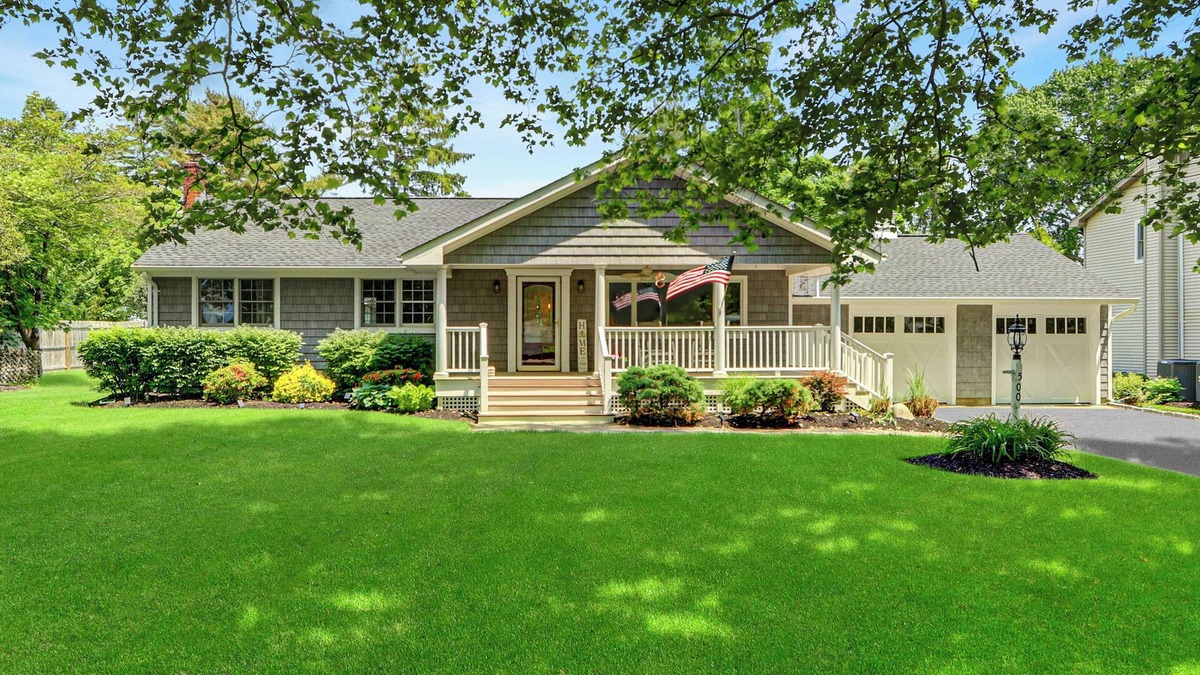Mattituck House | Enjoy the Serenity of Wine Country on Long Island's North Fork!