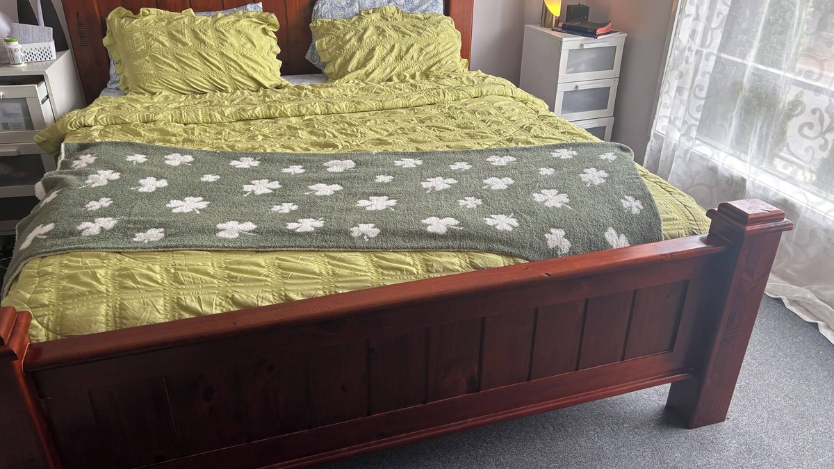 Craigieburn House | Enjoy the specious home, get good rest after your activities.