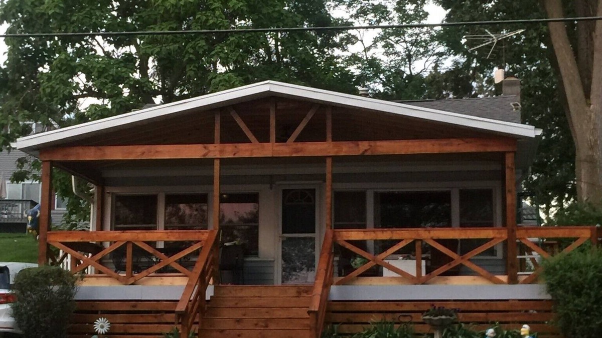 Shipshewana House | Enjoy the view from relaxing deck overlooking the lake. Water fun and sun.