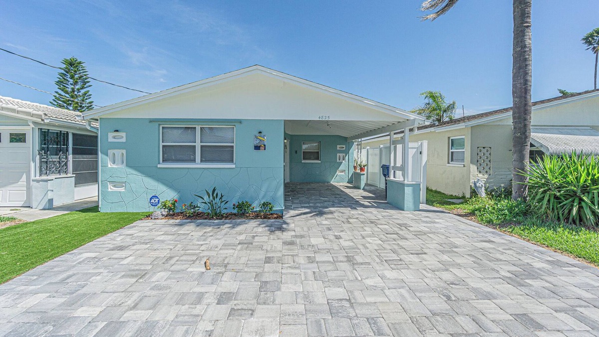 Flor-a-mar House | Enjoy this 2 Bedroom 2 Bath house on the canal with access to the Gulf!