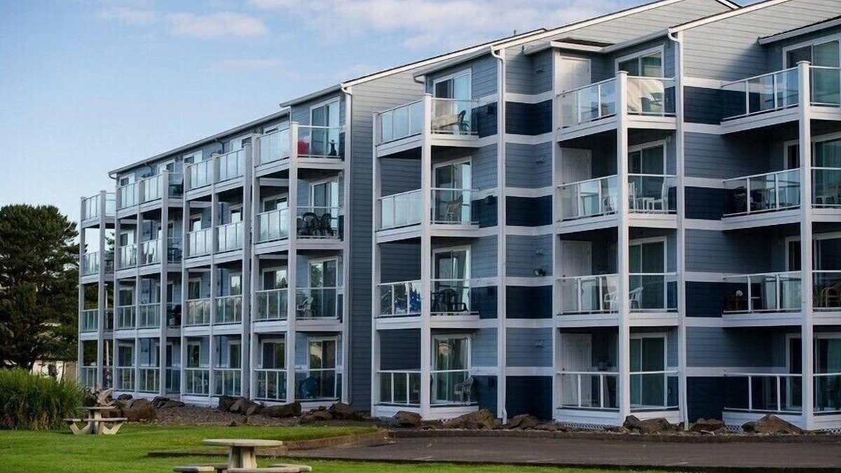 Lincoln City Condo | Enjoy this 2nd floor condo with amazing views of the coast in Lincoln City!