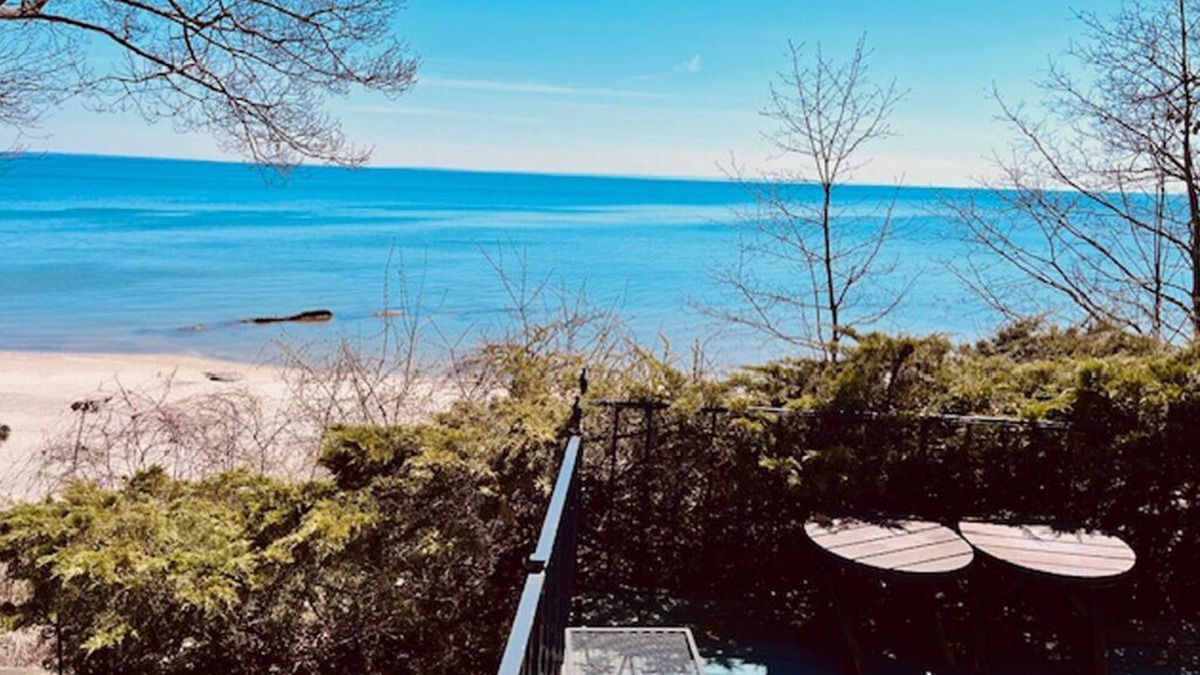 Fort Erie Cottage | Enjoy this beautiful home with breathtaking views of Lake Erie!