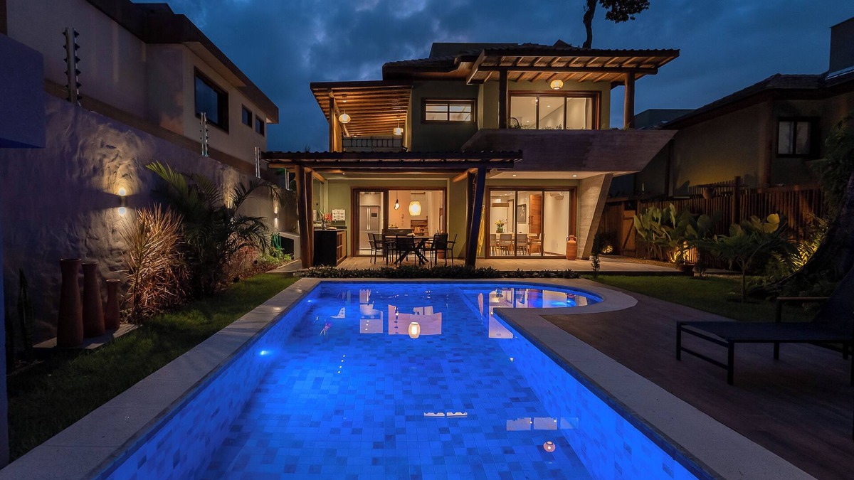 Arraial d'Ajuda House | Enjoy this brand-new and luxurious villa located just 100m from Araçaipe beach!
