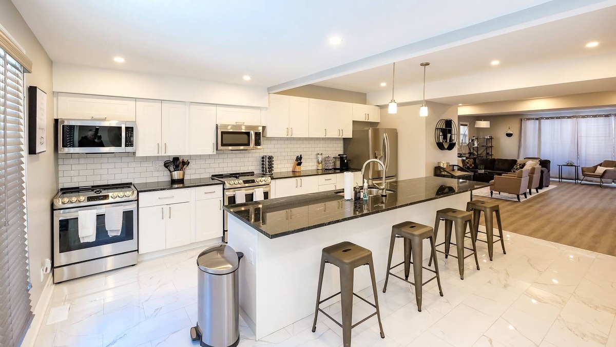 Windsor House | Enjoy unique value and luxury for groups in downtown Windsor