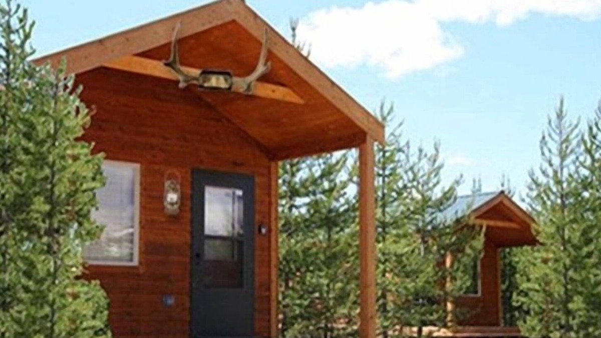 Polebridge Cabin | Enjoy Untouched Nature yet some of the Conveniences of Home!