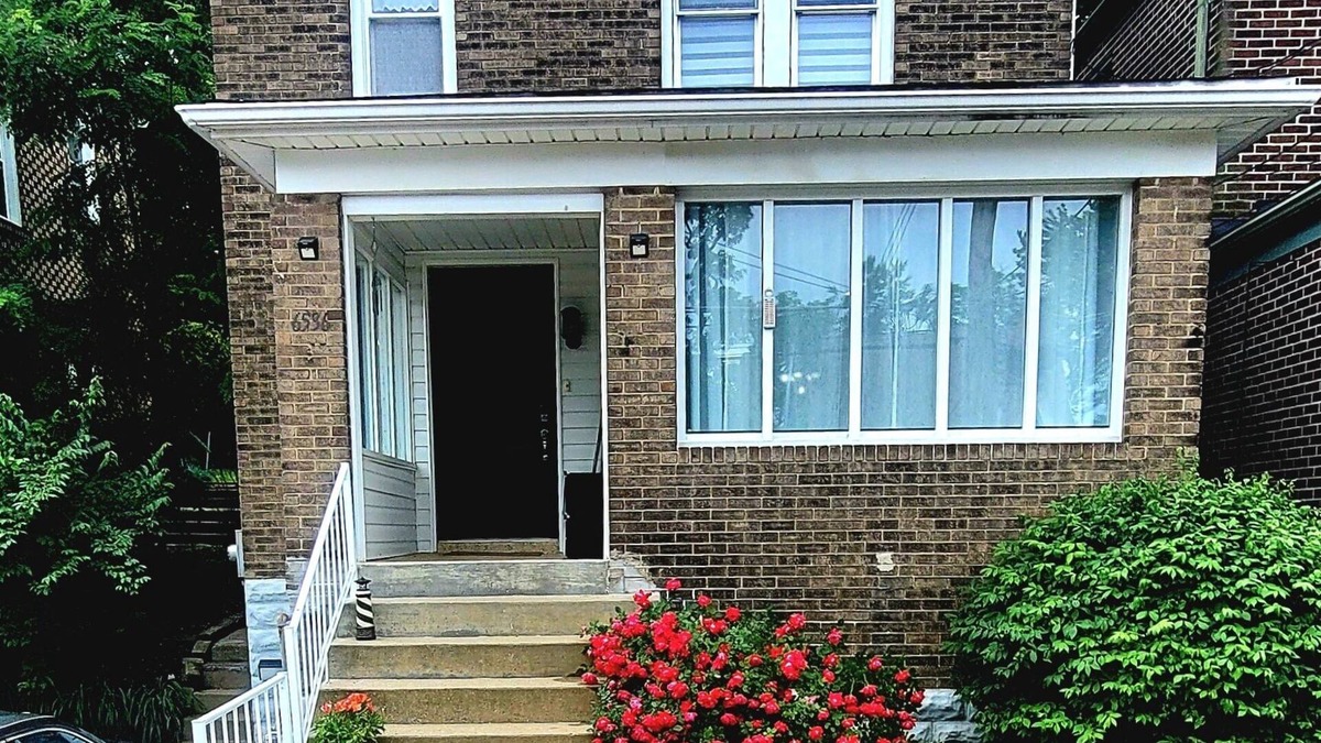 Squirrel Hill South House | Enjoy Urban Living at our Steel City Getaway w/Seasonal Hot Tub!