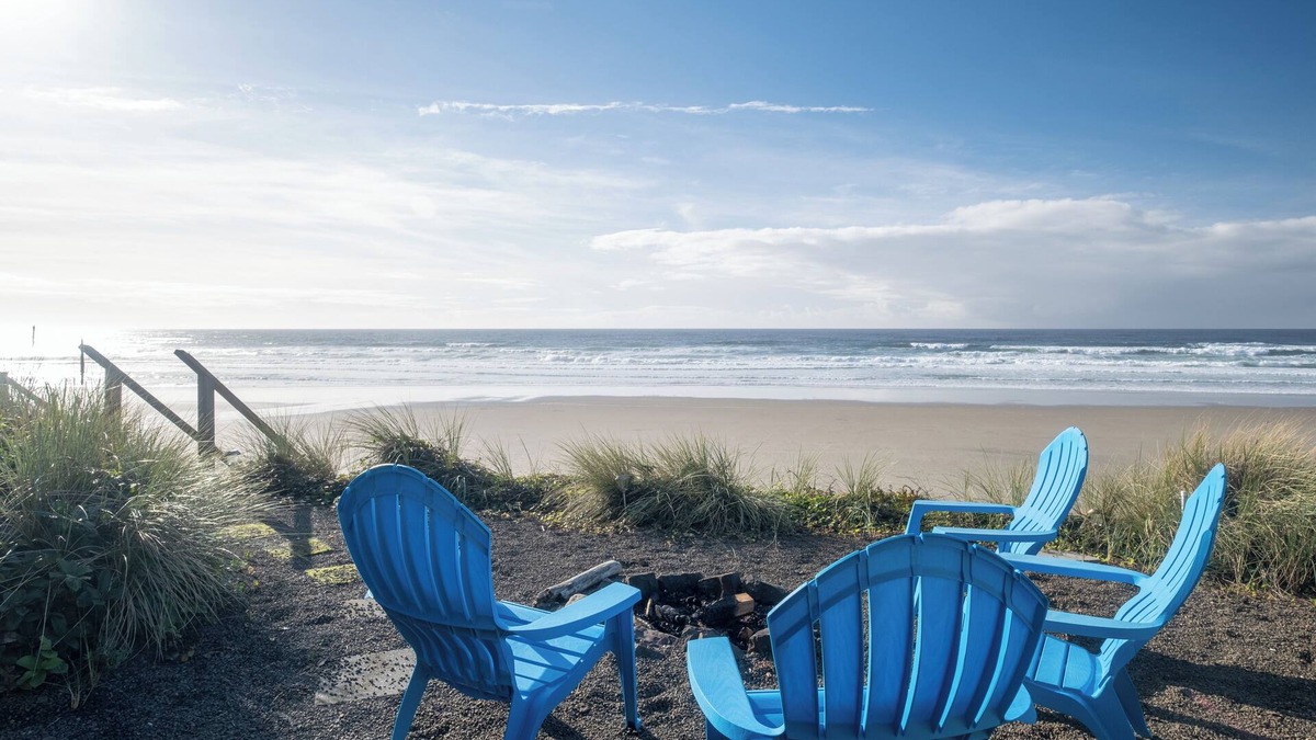 Roads End House | Enjoy watching kids flying kite on the beach