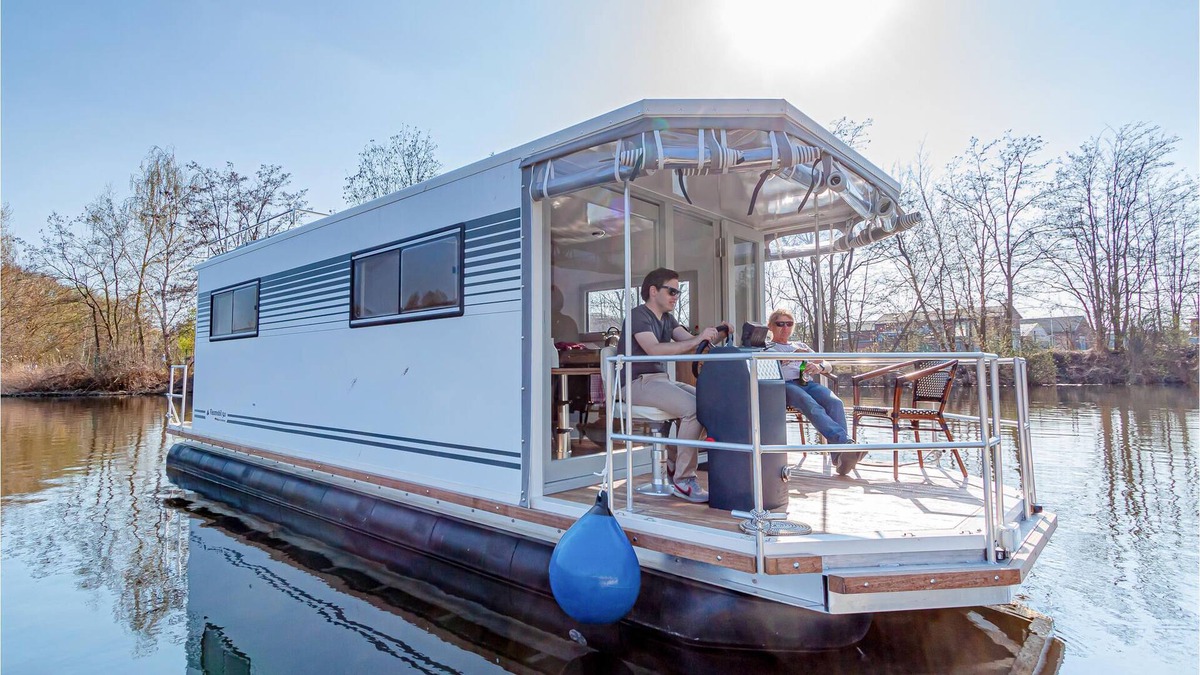 Oberhavel Boat Rental | Enjoy your extraordinary vacation on the water in this functional houseboat with starting point in H