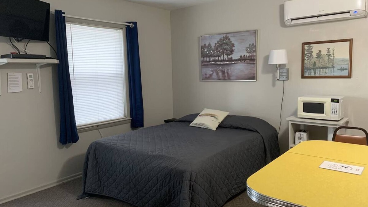 Cassville Cabin | Enjoy your family vacation!-Cabin 8