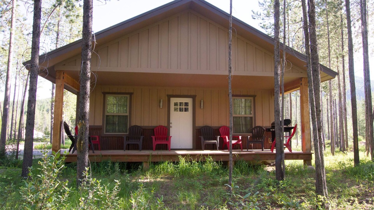 Columbia Falls House | Enjoy your getaway and explore with Glacier Park as your back yard. Book now!