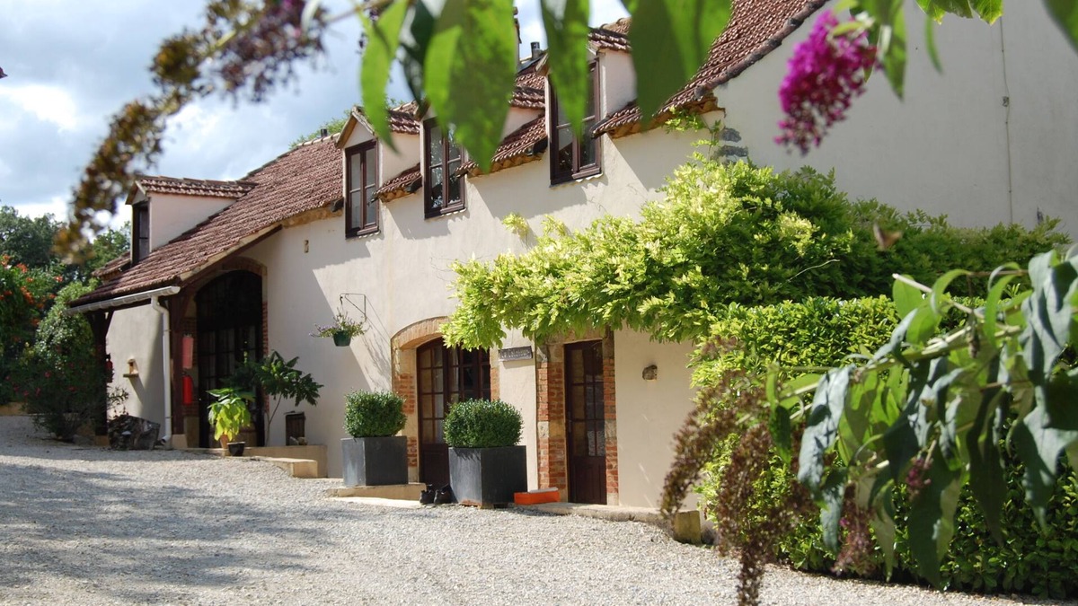 Montgesty Cottage | Enjoy your holiday in a charming gîte with large pool in the Lot