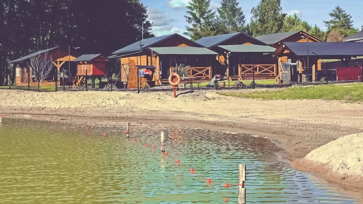 gmina Zakrzewo House | Enjoy your nature vacation on the lakeside of this cozy vacation home!
