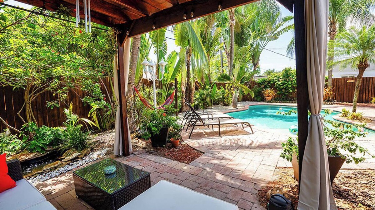 North Andrews Gardens House | Enjoy your private Tropical oassis under Florida sun.