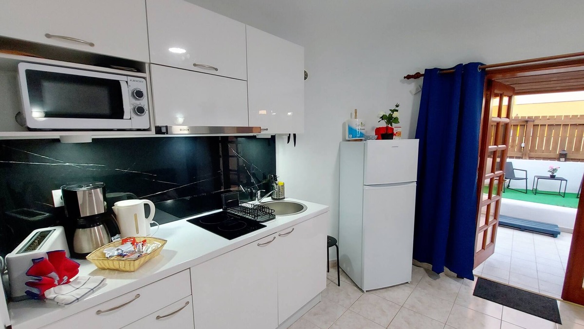 Tarajalillo House | Enjoy your Privacy in this Holiday Home in Bahía Feliz with Terrace
