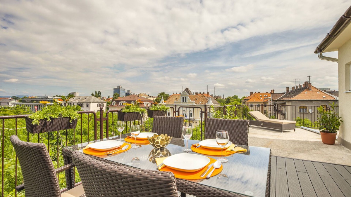 Istvanmezo Apartment | Enjoy your private terrace near City Park!