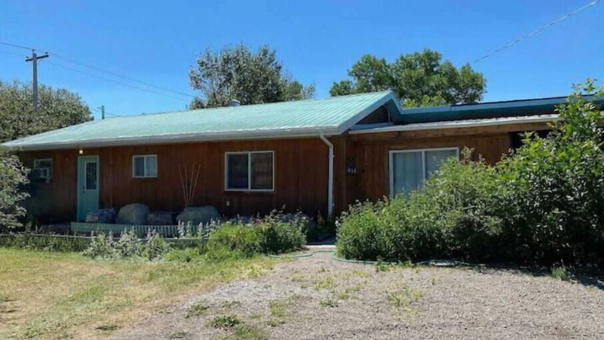 Division No. 3 House | Enjoy your stay at The Rock Housen