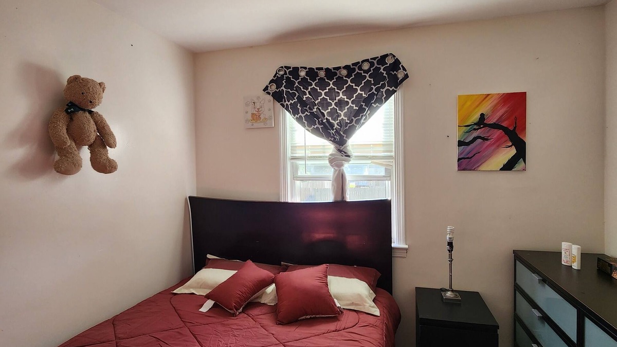 Cranford House | Enjoy your stay in a quiet neighborhood nPet friendly