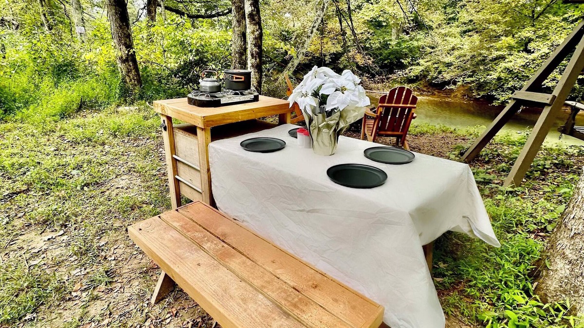 Oak Grove RV Rental | Enjoyable 1-bedroom campsite in Clarksville on Red River