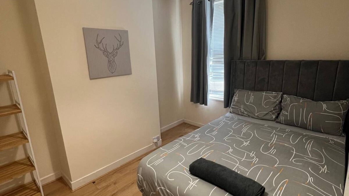 Glyndon Apartment | Enjoyable 2 Bedroom Apartment with Private Garden