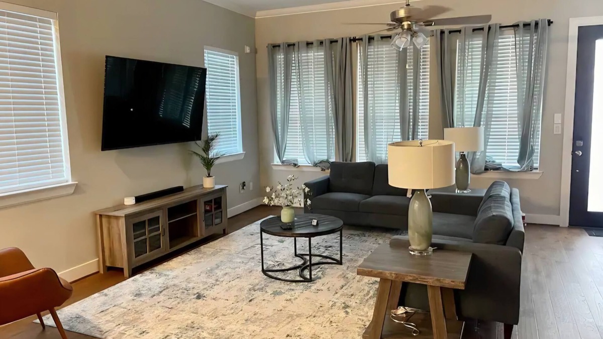 Washington Ave./ Memorial Park House | Enjoyable 2-bedroom house with AC in vibrant Houston