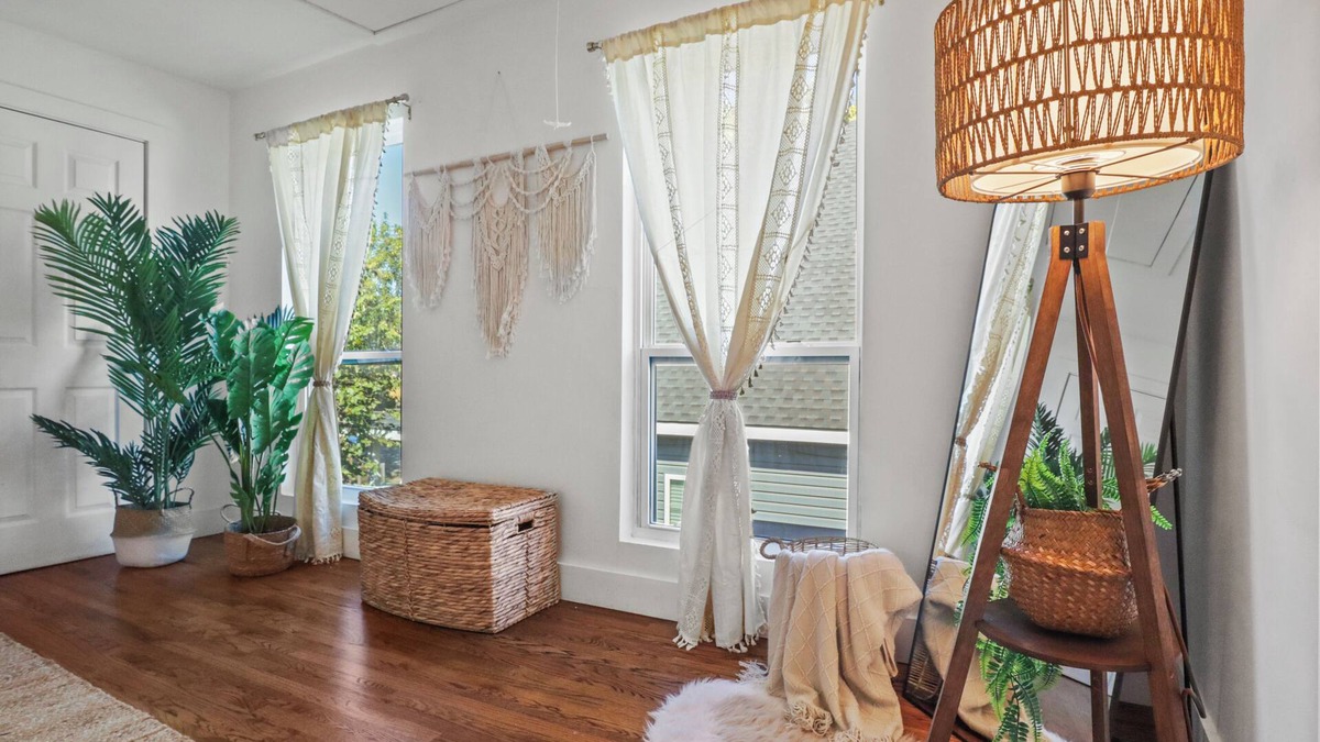 Kessler House | Enjoyable 3-bedroom house with AC in vibrant Dallas