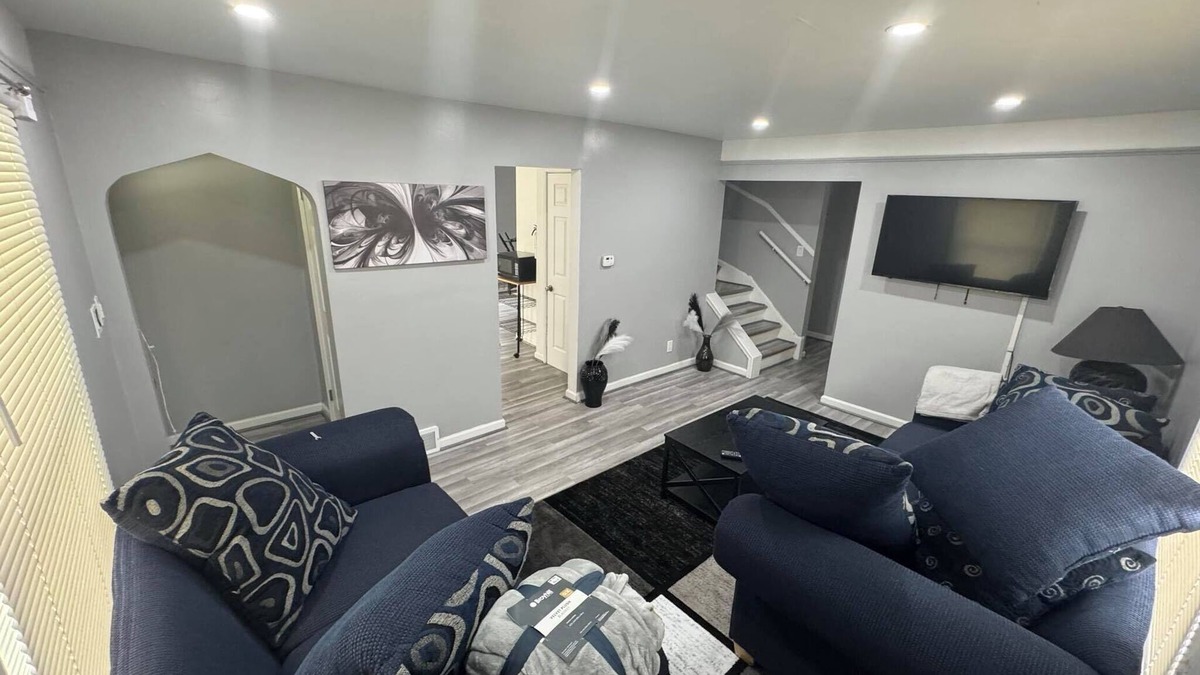 Detroit House | Enjoyable 4-bedroom house with AC in vibrant Detroit