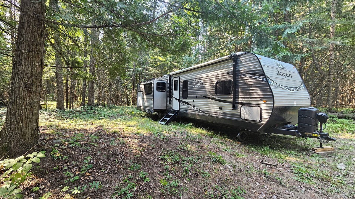 Clark Fork House | Enjoyable RV with AC, heat, water, in charming Clark Fork. Pet friendly.
