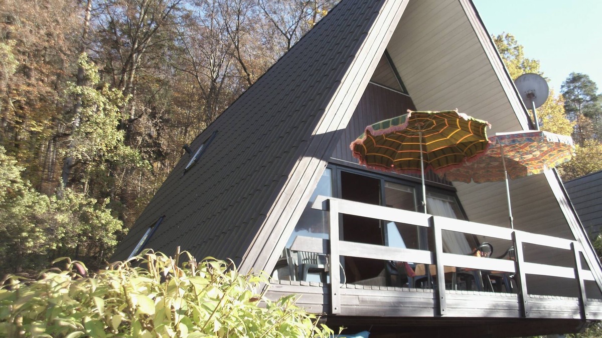 Kinding House | Enjoyment of nature: Holiday house Kratzmühlsee am Wald, sunny, with panoramic view, swimming lake