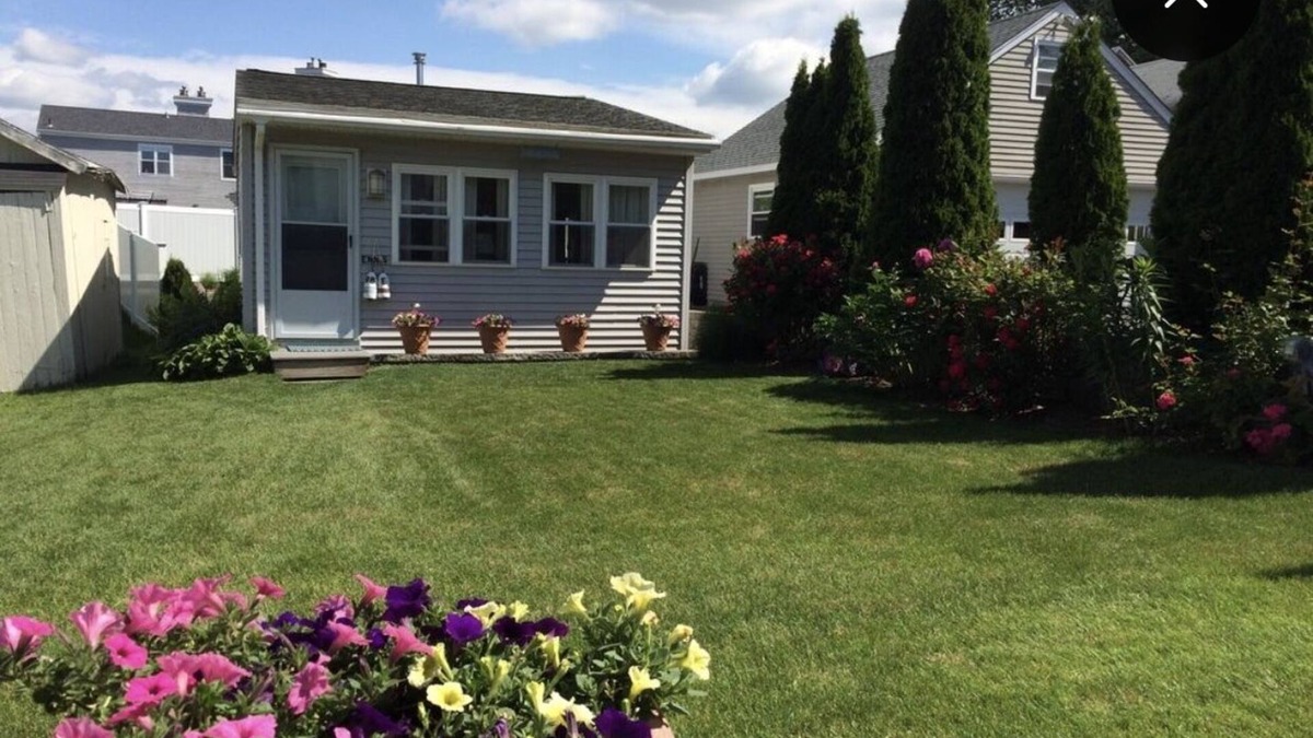 Pine Orchard House | Ennis Cottage - A holiday by the sea!