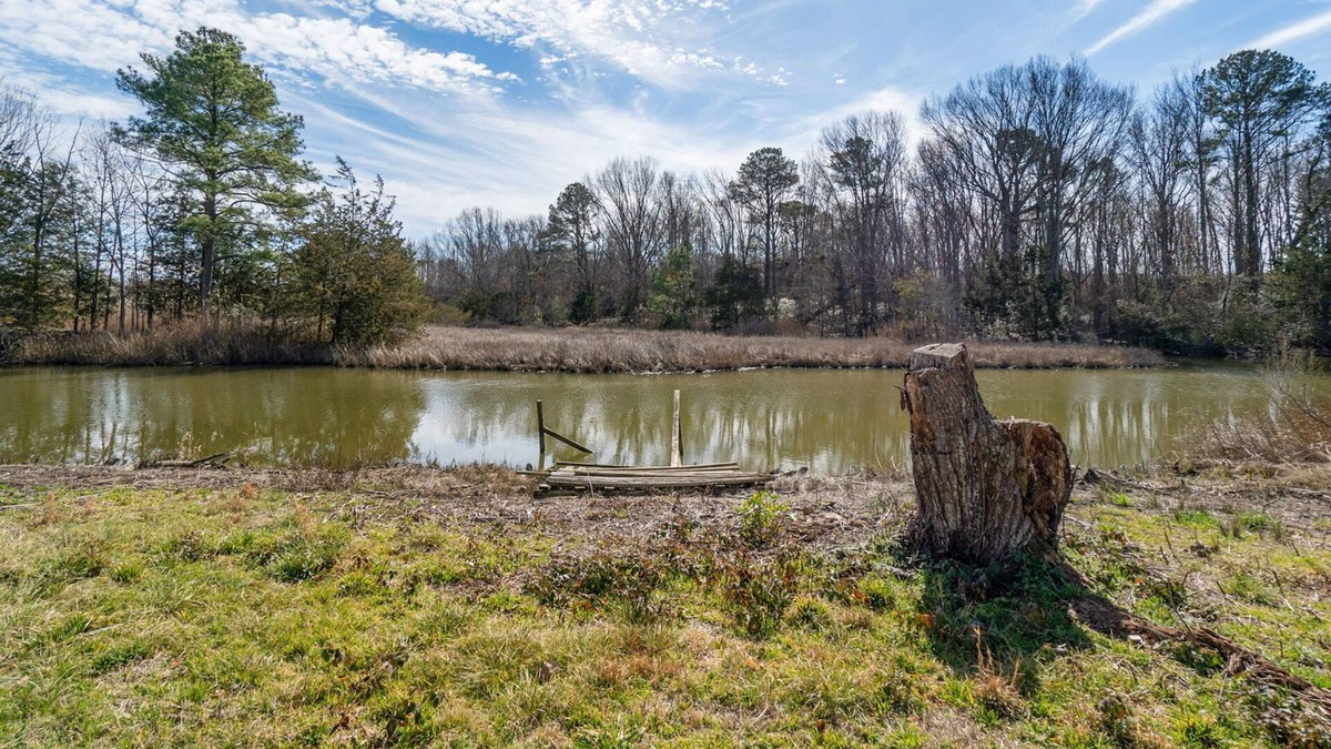 Hampton House | Enormous 6 BR Family Style Home By Waterside