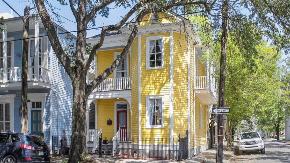 Faubourg Lafayette House | Enormous Sunny Historic NOLA Victorian