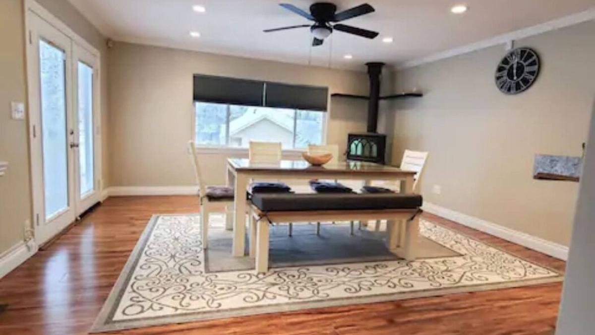 Eagle River House | Enough space for the whole family near hiking trails and mountains.