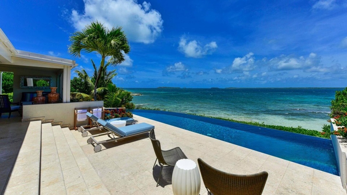 Long Island Villa | *Enquire Today - Specials available. Stunning 4 bedroom beachfront villa in Jumby Bay