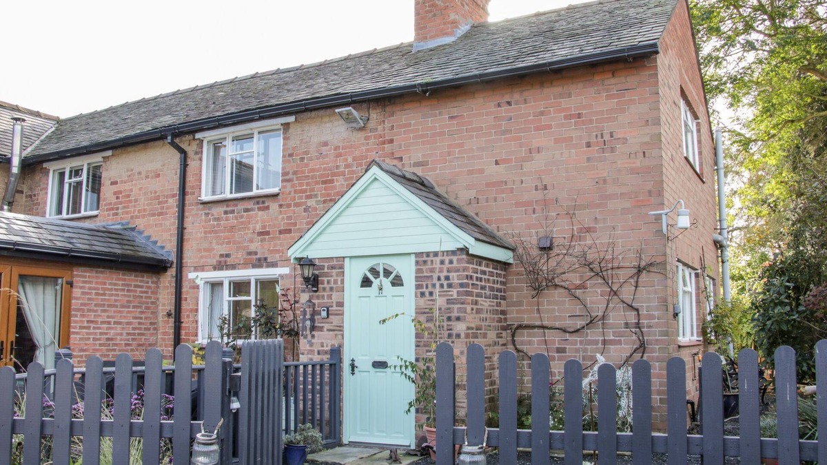 Stoney Stretton Cottage | ENSDON LEA COTTAGE, pet friendly, with a garden in Nesscliffe